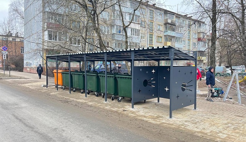 В Калуге установили контейнерную площадку нового типа