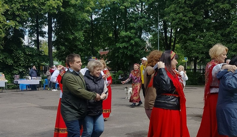 В Калуге начались Троицкие гуляния