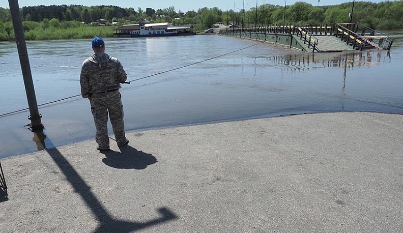 В Калуге понтонный мост откроют после спада воды в Оке