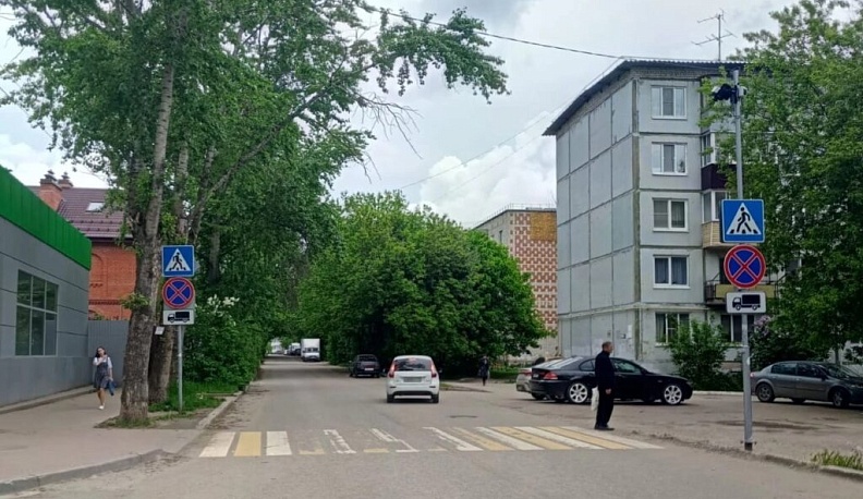 На улице Пестеля в Калуге появились знаки «Остановка запрещена» для грузовиков