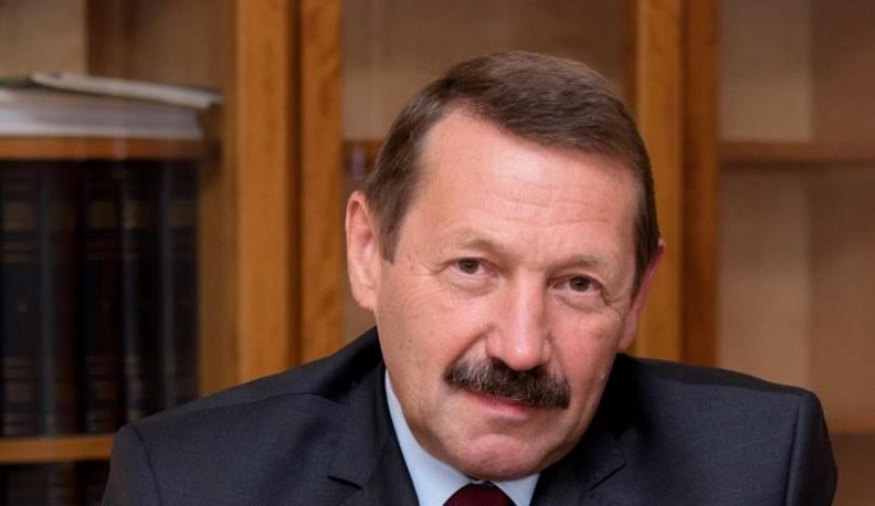 Геннадий Скляр: "Желаю школьникам и студентам шагать в ногу со временем"