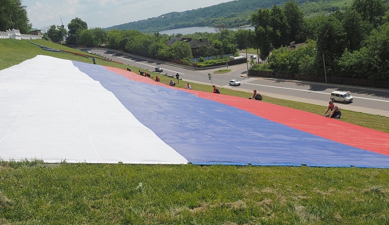 Областные депутаты поздравили калужан с Днем России