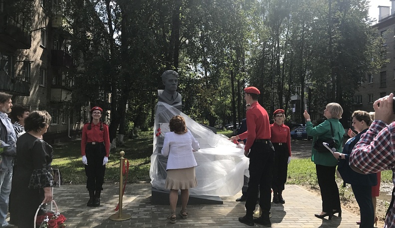 Памятник Герою Советского Союза Михаилу Гурьянову установили в Белоусове