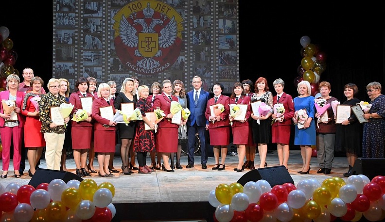 Владислав Шапша поздравил сотрудников санитарно-эпидемиологической службы России с юбилеем