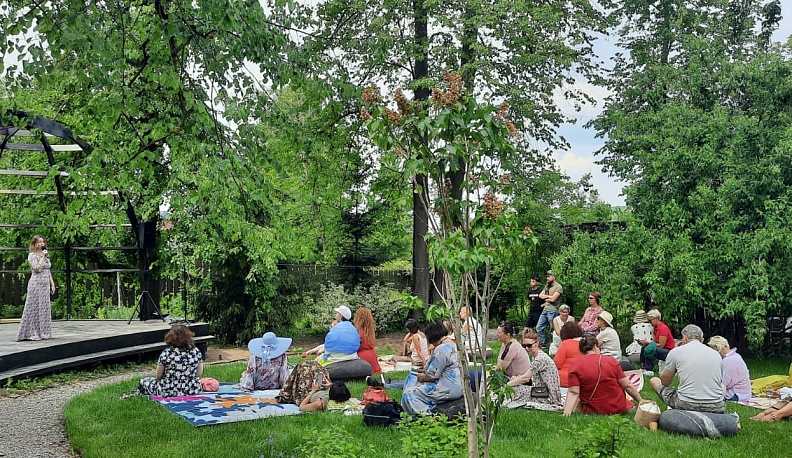 В Тарусе в Саду Ракицкого прошёл праздник пионов