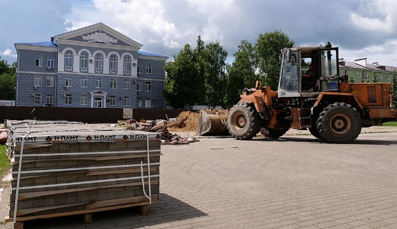 В Людинове полным ходом идут работы в сердце города – на площади Победы 