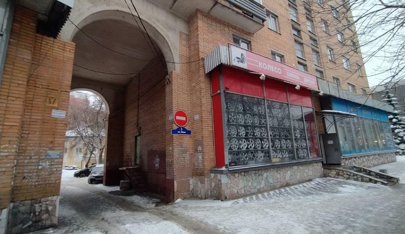 Дмитрий Денисов устроил личный прием для жильцов дома на площади Мира в Калуге