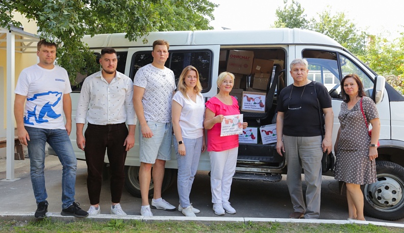 Несколько сотен комплектов канцтоваров для школьников отправили в Первомайск