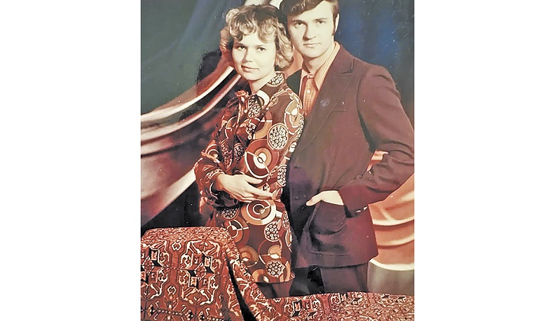 Родители Дмитрия - Любовь и Александр.