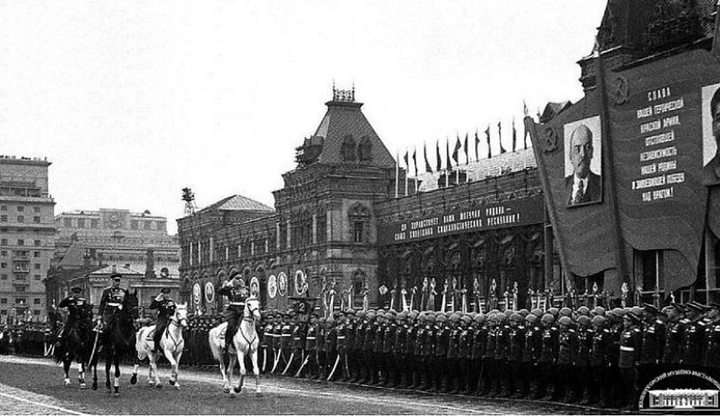 Равнение на Победу