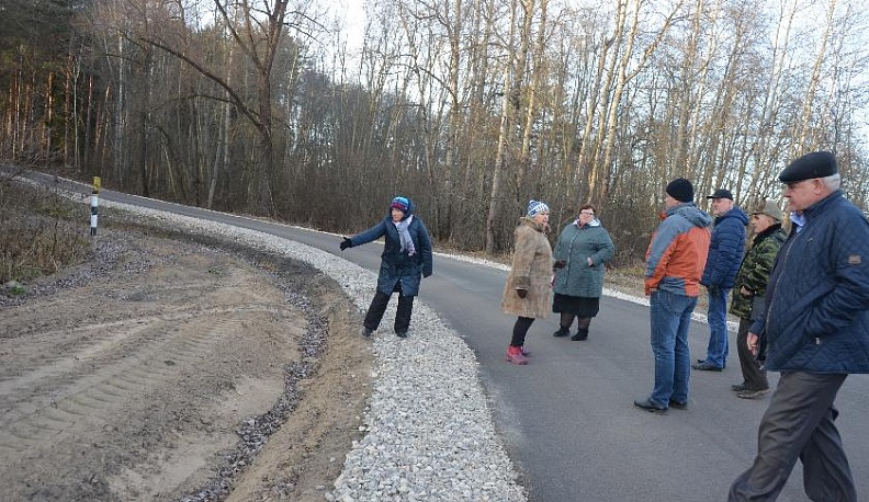 В Юхновском районе контролировать качество ремонта дорог стали сами жители