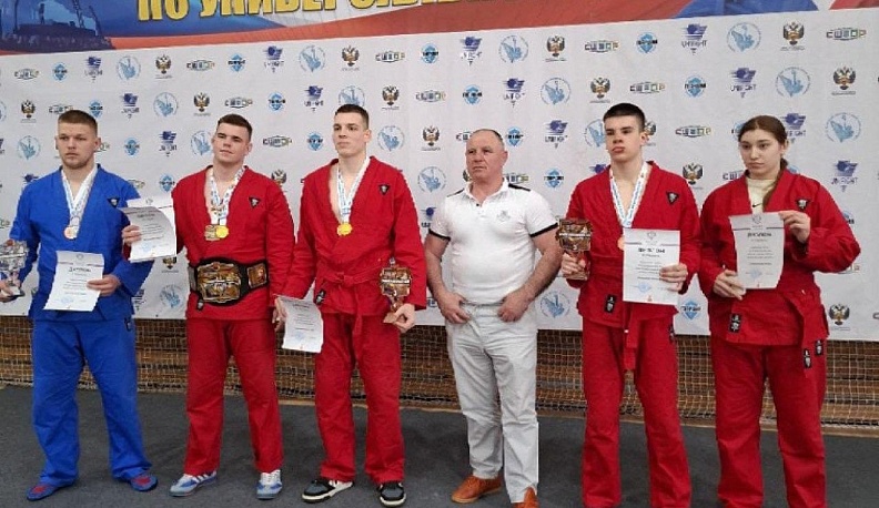 Калужане выиграли награды на соревнованиях по универсальному бою в Санкт-Петербурге