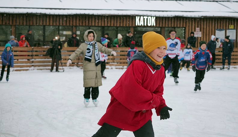 В Калуге открылся каток на Старом торге