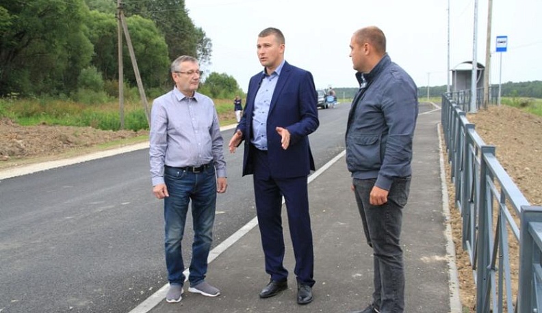 Комиссия проверила качество реконструкции дороги к деревне Доброе в Калужской области 