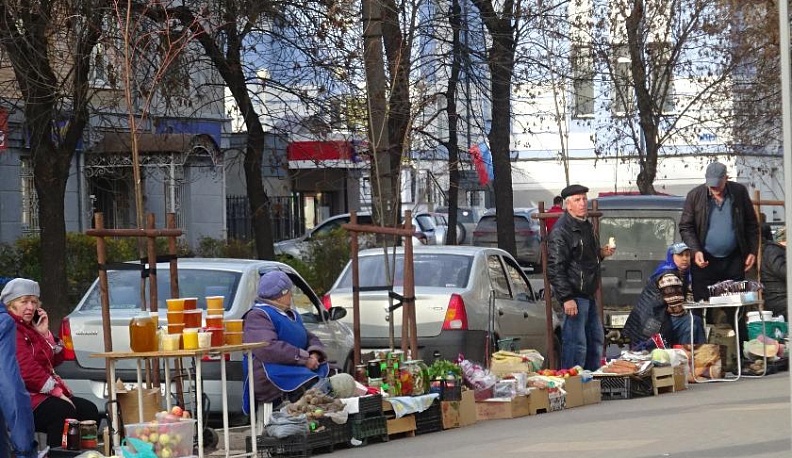 Злимся, но покупаем