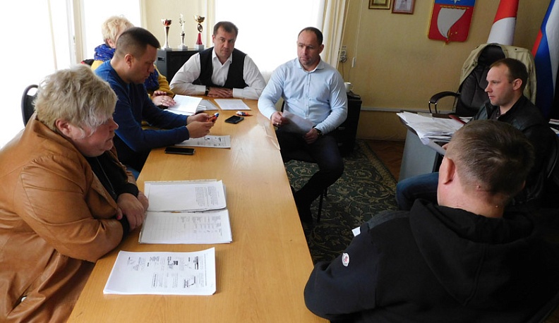 Предприниматели Полотняного Завода помогают  муниципалитету наводить в поселке порядок.