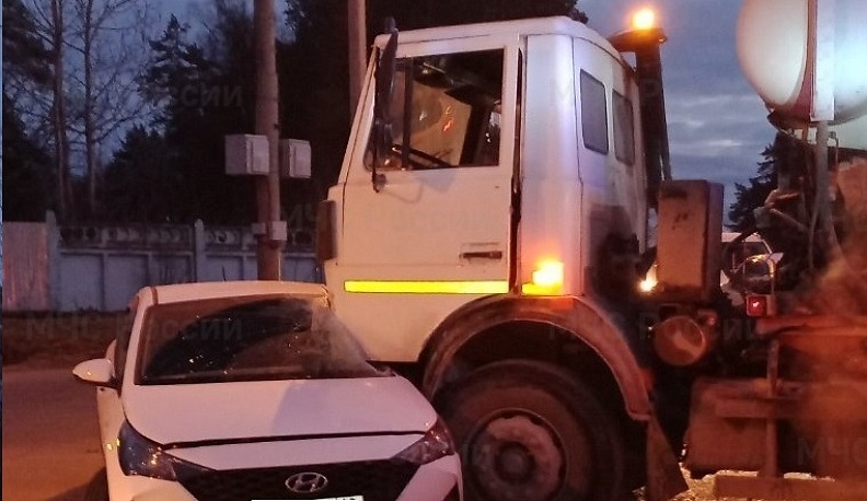 В Обнинске при столкновении «Хёндэ» и грузовика пострадали три человека