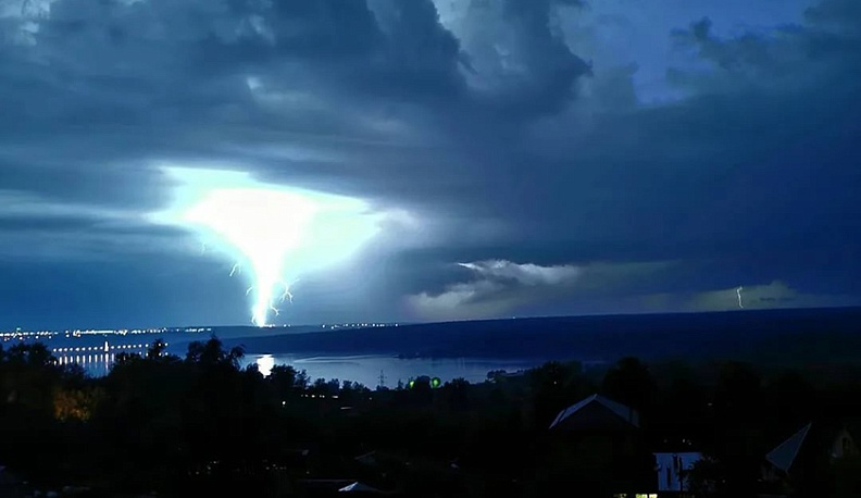 В понедельник в Калужской области ждут грозу с градом