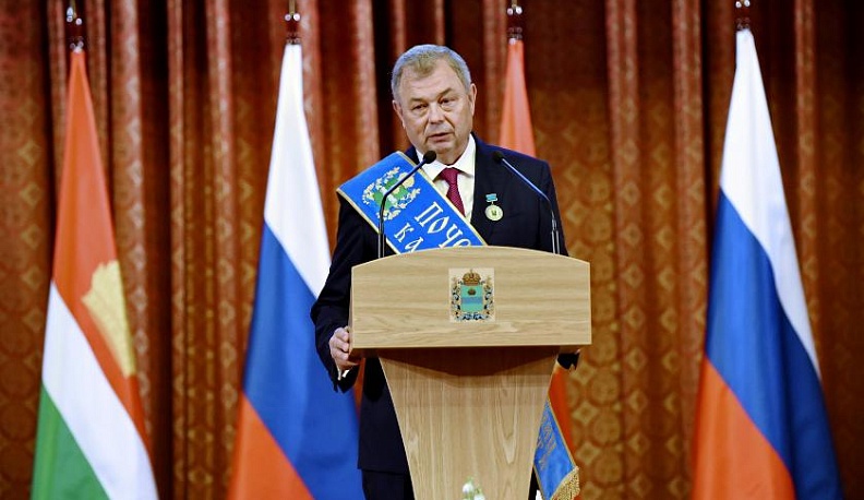 Анатолию Артамонову вручили почётный знак и перевязь "Почётный гражданин Калужской области"