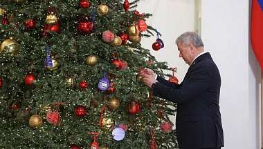 Сенатор Анатолий Артамонов исполнит новогоднее желание юной жительницы Мещовска