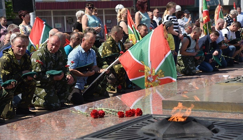 Губернатор Владислав Шапша поздравил пограничников с профессиональным праздником