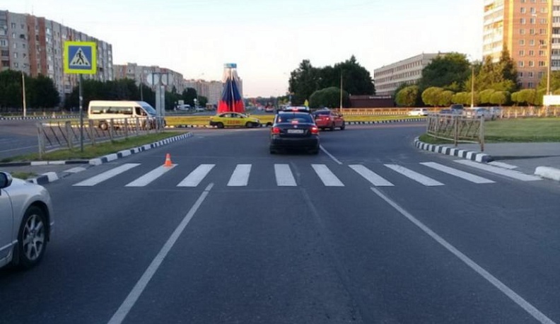 Женщина и годовалый ребенок попали под колеса легковушки