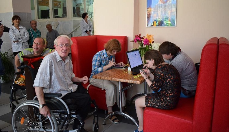 В Тарусском доме-интернате для престарелых и инвалидов открылось интернет-кафе