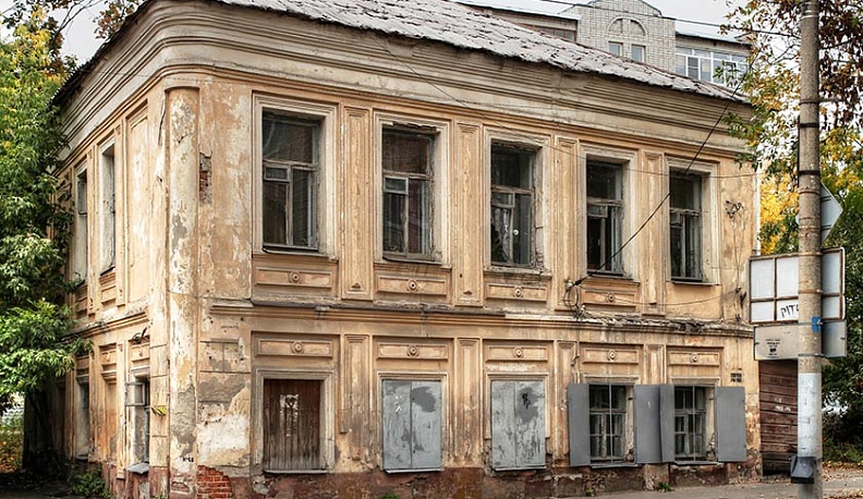 Анатолий Артамонов предложил провести ревизию объектов культурного наследия