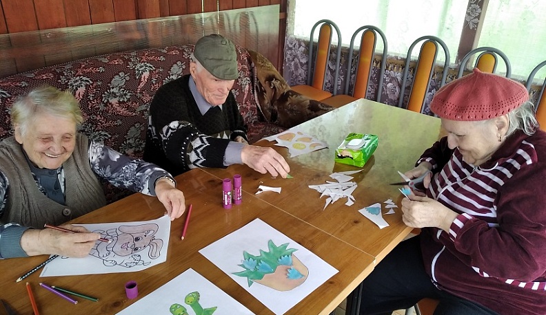 Калужских пенсионеров лечат с помощью арт-терапии
