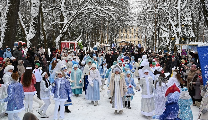 В Калуге прошел городской фестиваль Снегурочек