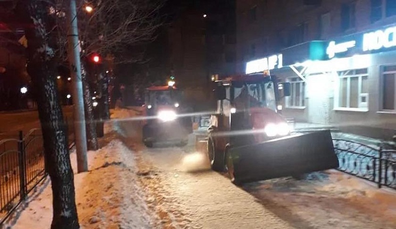 В понедельник на улицы Калуги вышли 85 снегоуборочных машин