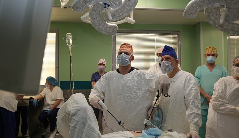 В Калужской больнице скорой медицинской помощи впервые сделали операцию, помогающую похудеть пациентам с ожирением