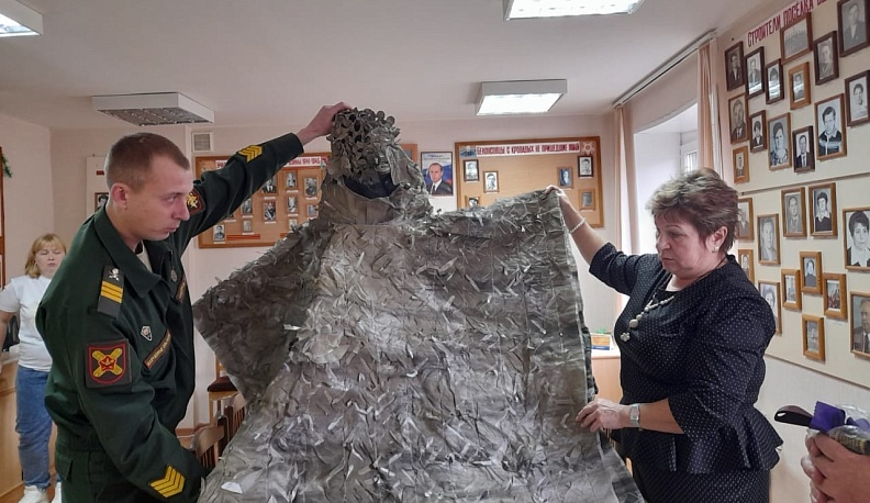 Бойцы СВО из Жуковского района получили антидроновые плащи 