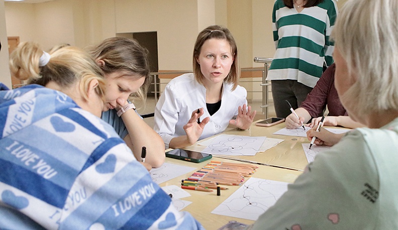 Арт-терапия  дает правильный настрой.