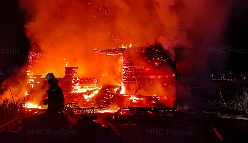 В Жуковском районе загорелся жилой дом