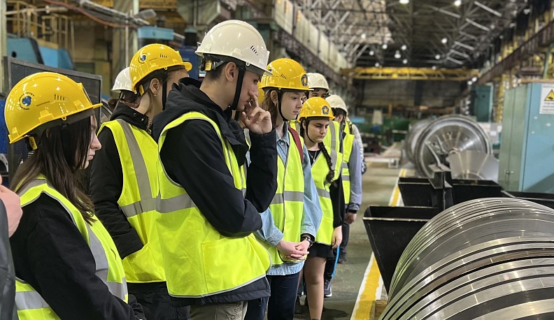 На четырех предприятиях Калужской области прошел Единый день открытых дверей