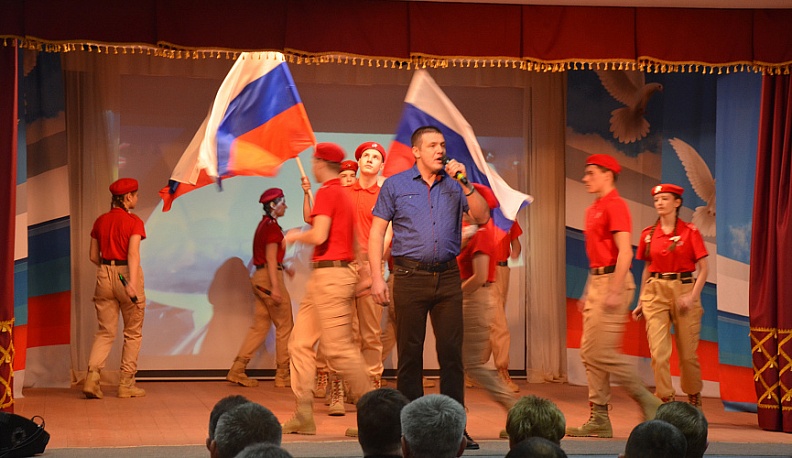 В Юхнове праздничным концертом открыли Год защитника Отечества