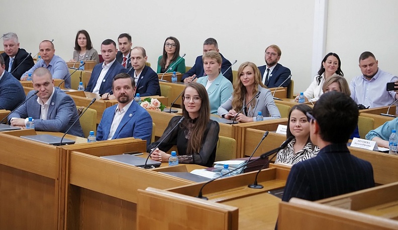 В Калуге вручили дипломы выпускникам Президентской программы подготовки управленческих кадров