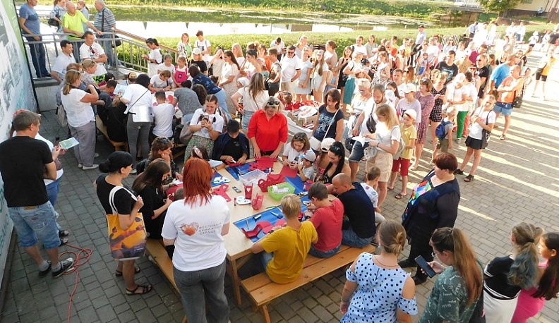 6 августа в Полотняном Заводе впервые прошел уникальный фестиваль «Бумажное сердце 2022»