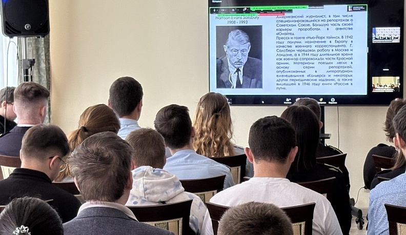 В Калуге, в «Белинке» прошла онлайн презентация книги со статьями иностранных корреспондентов периода Великой Отечественной войны 