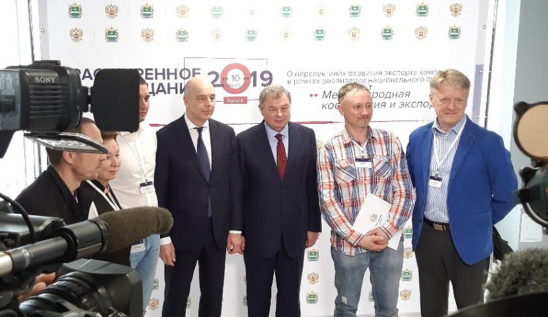 По примеру пионеров