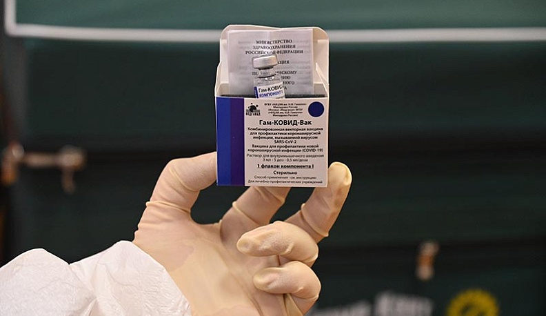 Губернатор поручил минздраву не ослаблять темпы проведения вакцинации против COVID-19 