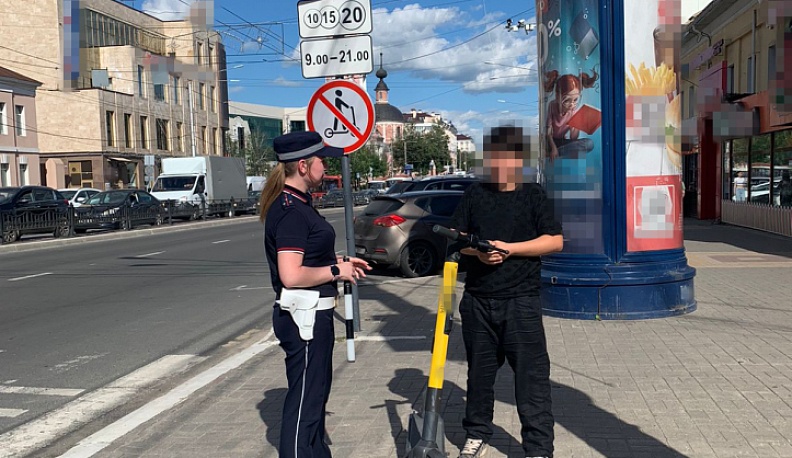 В Калуге во время рейда оштрафовали шестерых электросамокатчиков