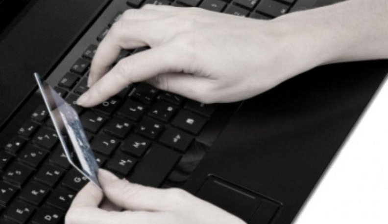 Калужанка перечислила мошеннице 8 тысяч рублей