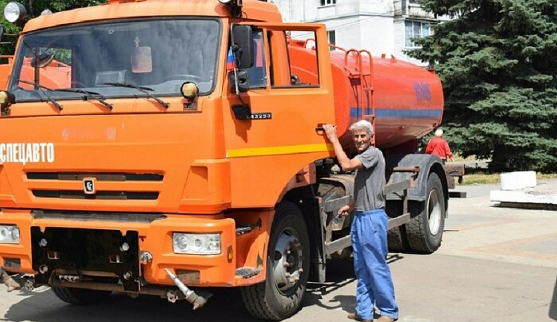 Калужская область передала Луганску коммунальную технику