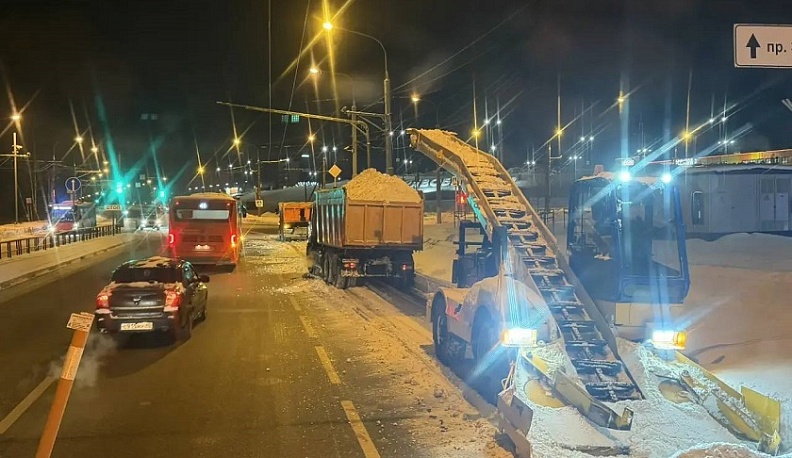 Калужские коммунальные службы продолжают расчищать улицы от снега