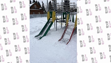 По просьбе жителя в Боровском округе очистили от снега детскую площадку