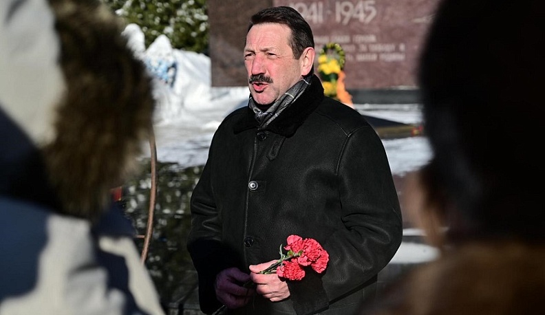 Геннадий Скляр возложил цветы к памятникам героям Великой Отечественной войны в Обнинске