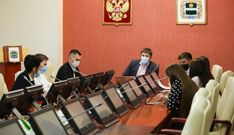 Молодые парламентарии будут участвовать в акции #МыВместе