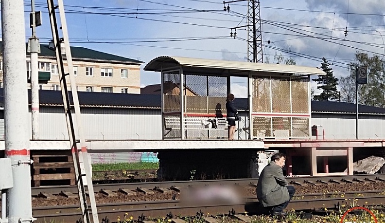 В Балабанове человек умер под колесами поезда